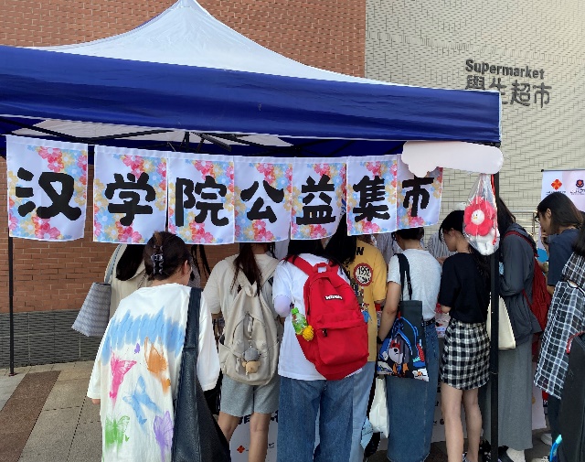 以“生态墙绘”呈现长江生态美景 PG电子官方网站学子送江豚“回家”