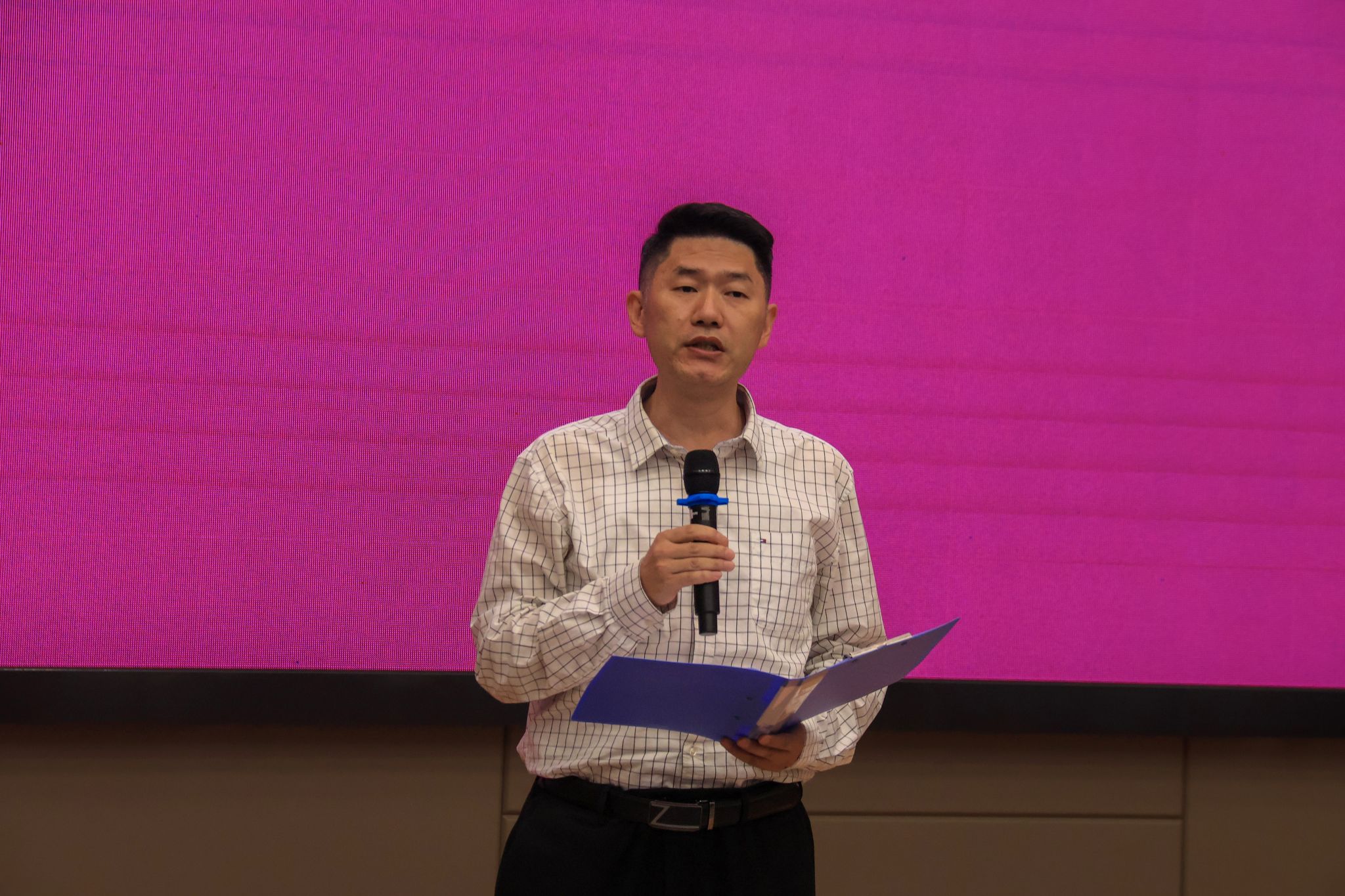 罗航副校长发言